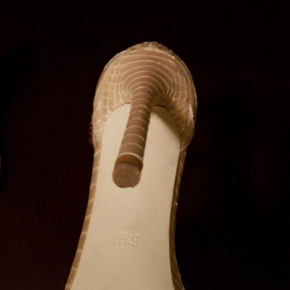 BCBG Heels - Picture 4 of 4